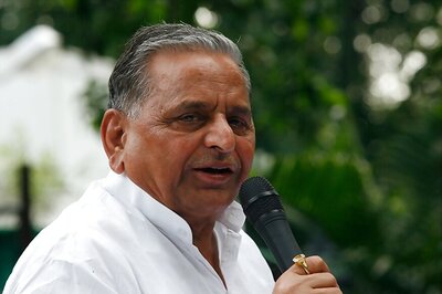 'When Will He Come to Parliament?': Mulayam Asks Govt on Release of Jammu CM Farooq Abdullah From Detention