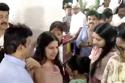 Thalapathy Vijay's Wife Sangeetha Makes RARE Appearance, Pays Respects To Murasoli Selvam