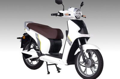 BGauss D15 Electric Scooter Unveiled in India, is Locally Manufactured