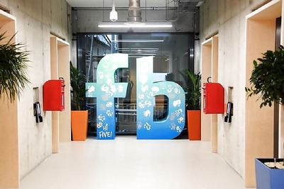 Facebook Forecasts Rising ad Sales Despite Dip in Usage