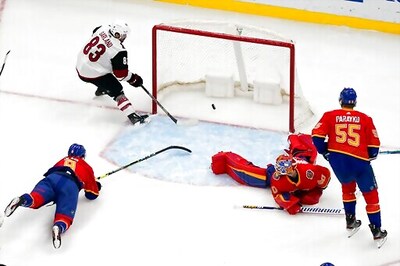 Raanta Makes 39 Saves, Coyotes Beat Blues 4-3