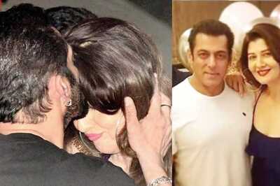 When Salman Khan Kissed Ex-Girlfriend Sangeeta Bijlani On Her Forehead At His Birthday Bash | Throwback