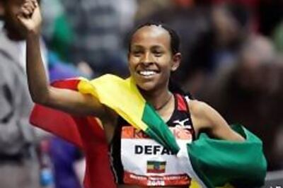 Defar breaks women's two-mile indoor record