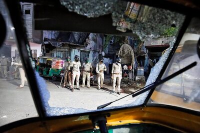 Police Use Tear Gas as Residents Pelt Stones in Ahmedabad After Stricter Coronavirus Lockdown
