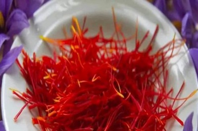 Indian Chef Saransh Goila Shows Easiest Way to Use Kesar at Home, Watch Here