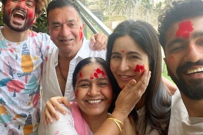 Vicky Kaushal's Mom Bonds With Bahu Katrina Kaif As They Celebrate 1st Holi After Marriage; See Pics