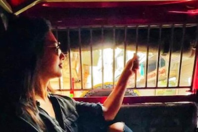 Actress Divyanka Tripathi Explores Old Delhi Through The Windows Of E-Rickshaw