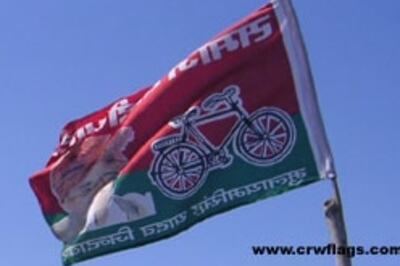 UP polls: Gandhigiri to woo voters