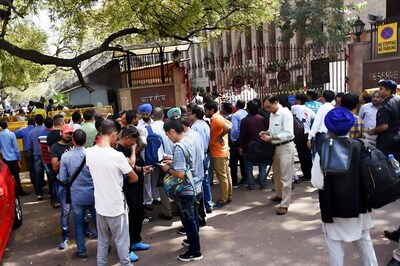 Sending Couriers Abroad the New Way to Cash in Demonetised Notes