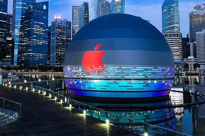 Apple's First Ever 'Floating' Store Opens Up in Singapore