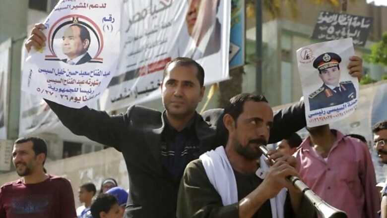 Egypt court sentences 102 Islamists to 10 years in jail