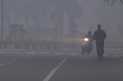 Delhi's Air Quality Slips to 'Severe' Category as Capital Records AQI of 430, Fog Adds to Visibility Woes