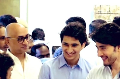 Superstar Krishna Funeral: Mahesh Babu Fans Touched As Nandamuri Balakrishna Cheers Up Actor, Son Gautam