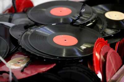 Vinyl Records Outsell CDs In The US For The First Time Since 1987 As Downloads Decline: Report