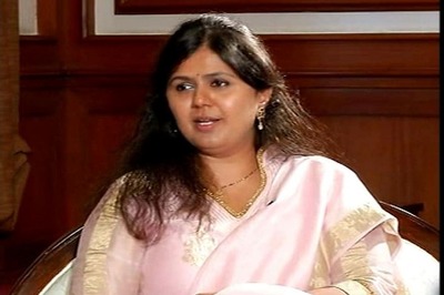 Pankaja Munde Using Delhi SUV Without Paying Tax in Maharashtra: AAP