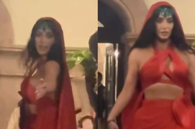Kim Kardashian Asks Bodyguards To Give Way, Comes Back To Pose For Paps In Viral Video From Ambani Wedding; Watch