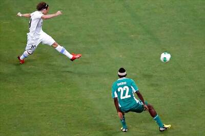 Forlan inspires Uruguay to 2-1 win over Nigeria
