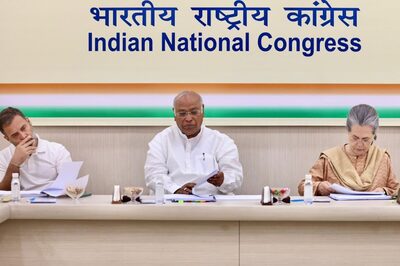 Congress Gets into Poll Mode; Discusses LS Poll Strategy, Manifesto, Seat Sharing at Key Meet