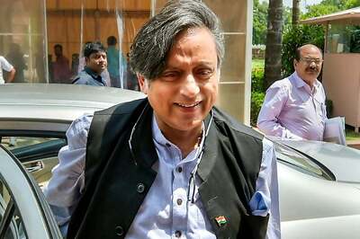 Tharoor Urges Domestic Workers to Vote for Congress in 2019, Promises Passage of Welfare Bill