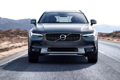 Volvo V90 Cross Country Unveiled, Shows Its Rugged Side