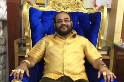 Maharashtra Man With Golden Shirt Makes it to Guinness World Records