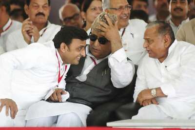 Why Mulayam Should Take Lessons from Karunanidhi