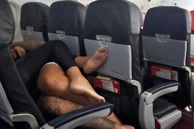 Couple's PDA On 4-hour Flight Leaves Internet in a Discomfort, Pics Go Viral