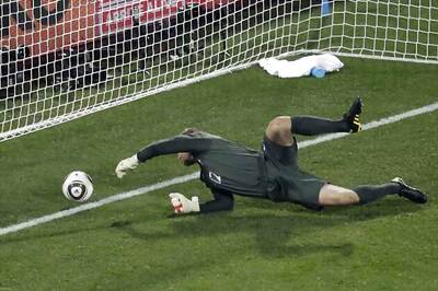 Players back Green, Capello weighs keeper switch