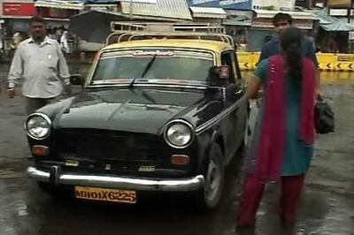 Mumbai parking lots losing ground to taxi stands