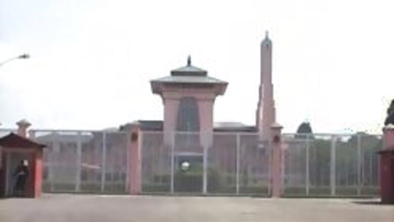Nepal allows ousted king to live in summer palace