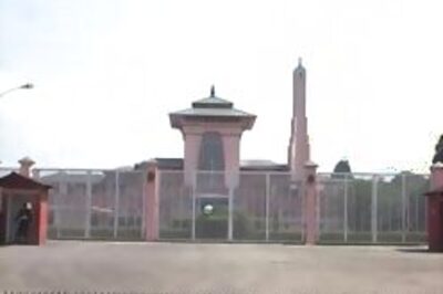 Nepal allows ousted king to live in summer palace