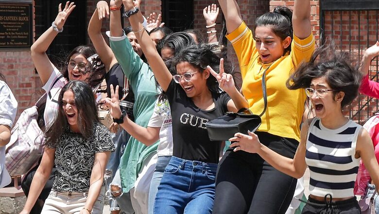 'Students of Rich Parents Can Only Crack NEET,' Says Twitter User, Sparks Debate on Privileged Background of Exam Topper