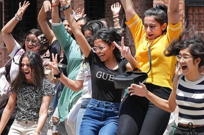'Students of Rich Parents Can Only Crack NEET,' Says Twitter User, Sparks Debate on Privileged Background of Exam Topper