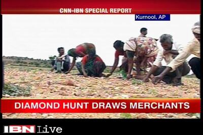 Andhra: Villagers digging through fields in Kurnool after a farmer finds diamond worth Rs 17 lakh