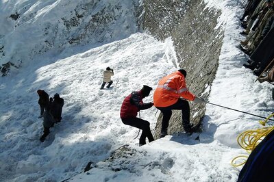 11 Dead After Avalanche in Kashmir, Govt Announces Rs 4 Lakh Compensation for Kin of Victims