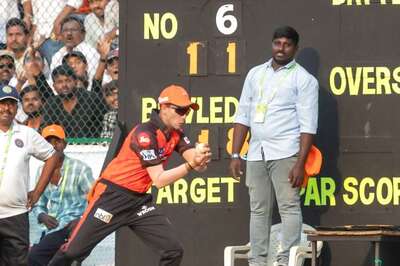 WATCH: Abhishek Sharma Holds His Nerves, Maintains Perfect Balance Near Boundary Rope to Take Sanju Samosn's Catch