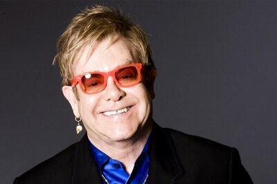 Elton John Screams at Fan During Gig