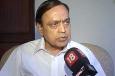 Oil strike hits India hard, government says crisis ending