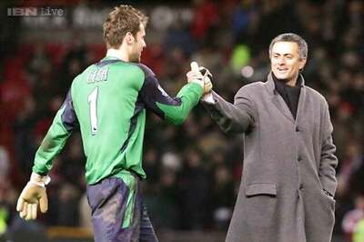 Jose Mourinho praises Petr Cech and ref after last-gasp Chelsea win