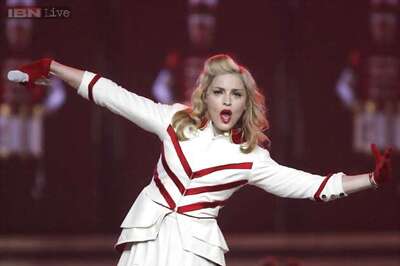 Madonna reprimanded for texting during show