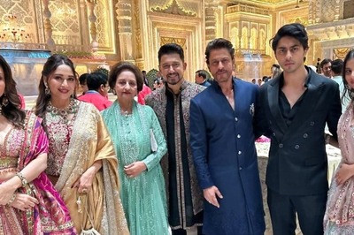 Madhuri Dixit Poses With Shah Rukh Khan and Family In UNSEEN Photo From Anant-Radhika Wedding