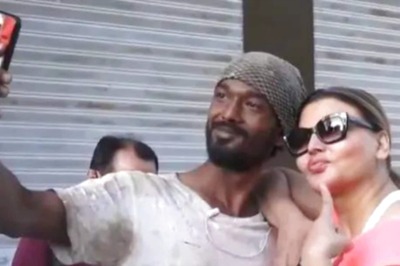 Painter Asks For A Selfie, Here’s How Rakhi Sawant Reacts