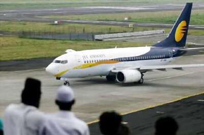 Air mishap averted at Mumbai airport