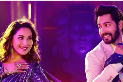 Madhuri Dixit Gets Varun Dhawan, Sidharth Malhotra, Ishaan Khatter to Match Steps with Her on Dupatta Mera