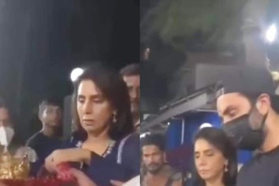 Ranbir Kapoor Performs Ganpati Visarjan In Mumbai With Mom Neetu Kapoor; Watch Viral Video
