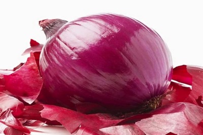 Why You Must Know Benefits of Onion Peel Before You Throw it Away Next Time