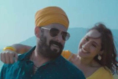 Salman Khan, Pragya Jaiswal Are Deeply in Love in New Song Main Chala, Sung by Guru Randhawa and Iulia Vantur