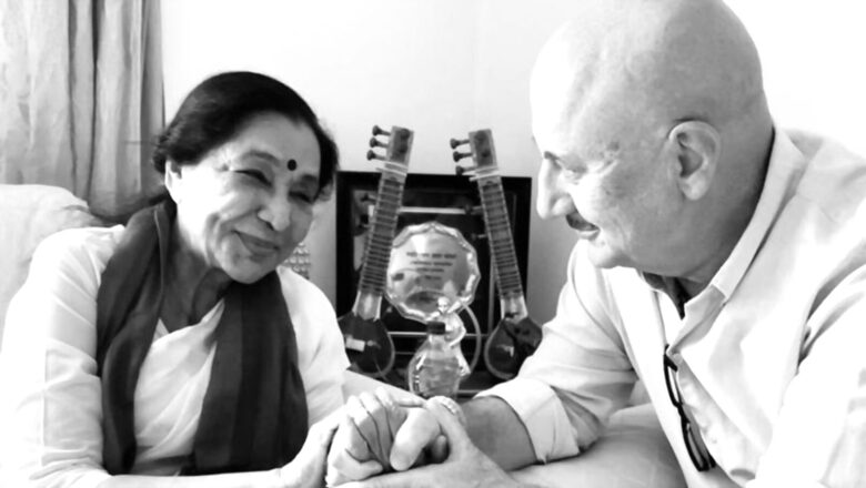 Anupam Kher Consoles Asha Bhosle After Lata Mangeshkar's Death: 'I Could Feel Her Sense of Loss'