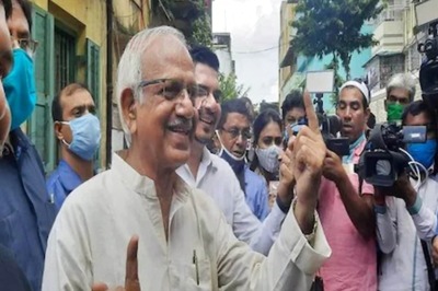 Bhawanipur Bypoll: Sobhandeb, Who Vacated Seat for Mamata Banerjee, Casts Vote