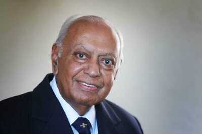 'Delighted to be Doing My Bit': Indian-Origin Man Among First in World to Get Covid-19 Vaccine in UK